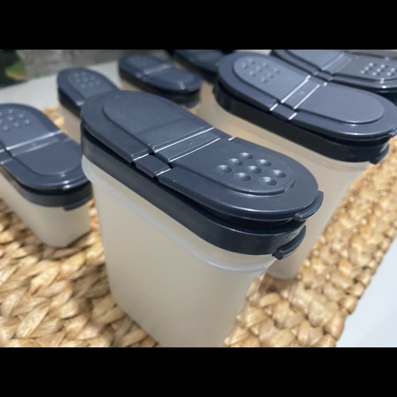 Tupperware spice containers - Picture 1 of 3